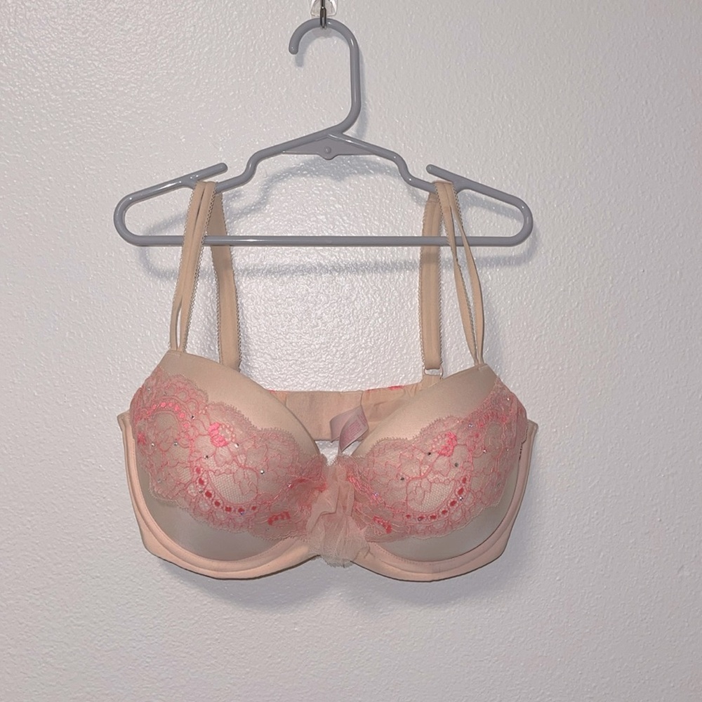 NWT Victoria’s Secret Bra 34DD